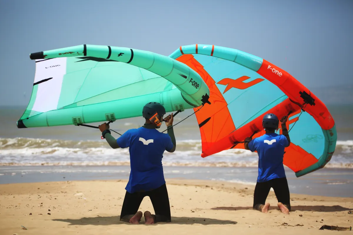 Wingfoil ou kitesurf